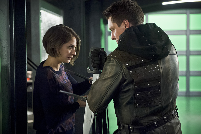 arrow41811 Arrow "Eleven-Fifty-Nine" Preview Images & Extended Trailer
