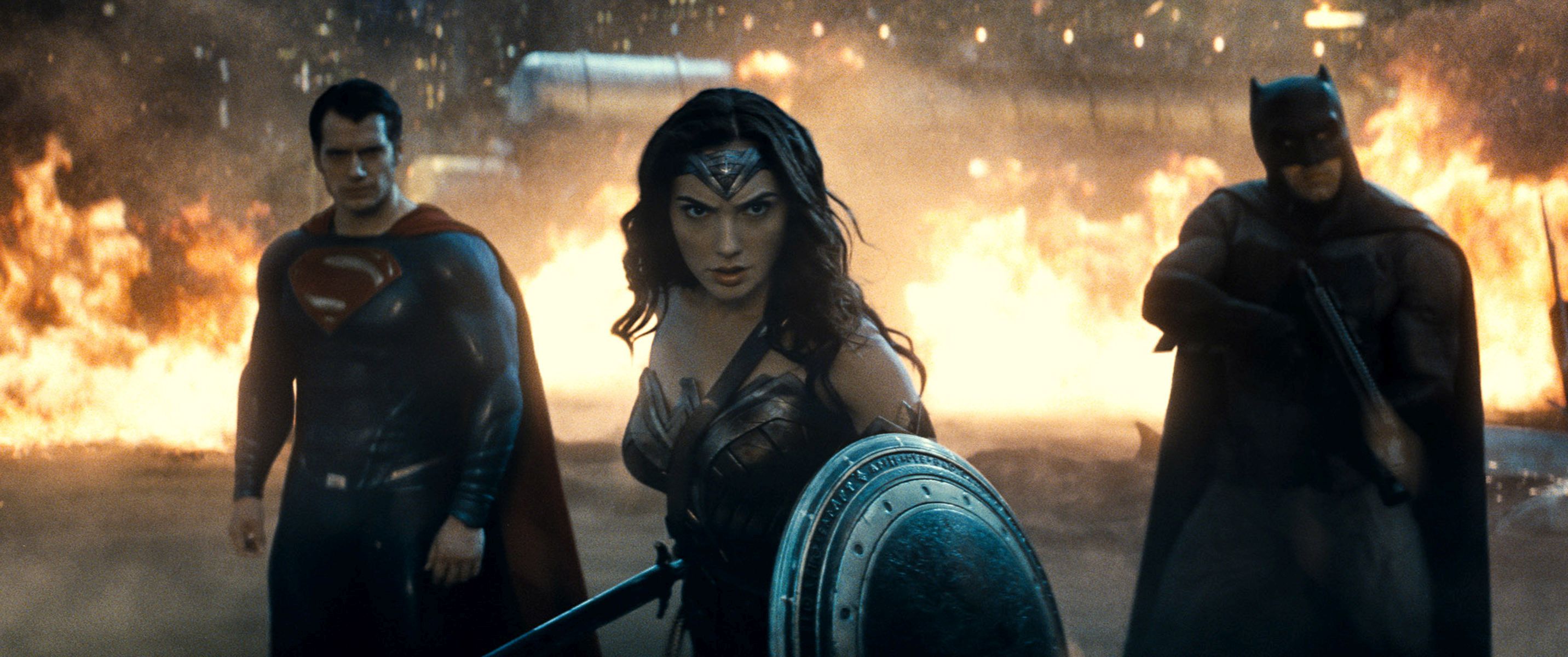 bvshresp39 Watch: Batman Vs. Superman Wonder Woman #1 Movie Spot