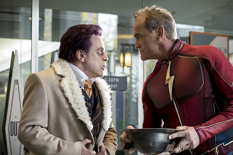 flashpresent1 The Flash Preview Images With Mark Hamill & John Wesley Shipp