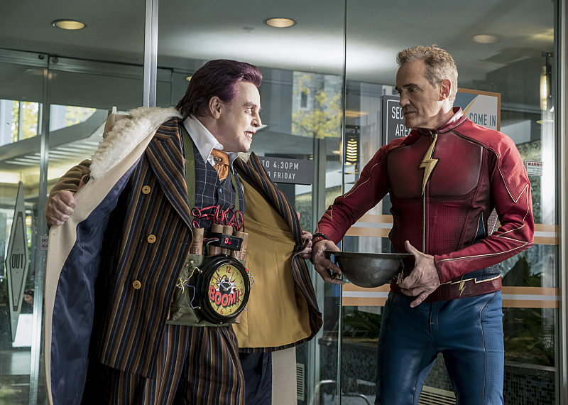 flashpresent2 The Flash Preview Images With Mark Hamill & John Wesley Shipp