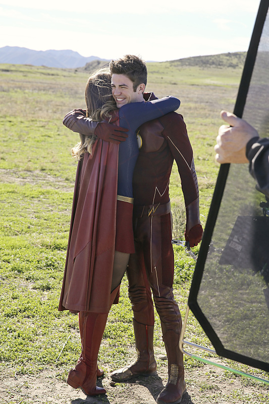 sgflash4 Watch Supergirl & The Flash Crossover Trailer